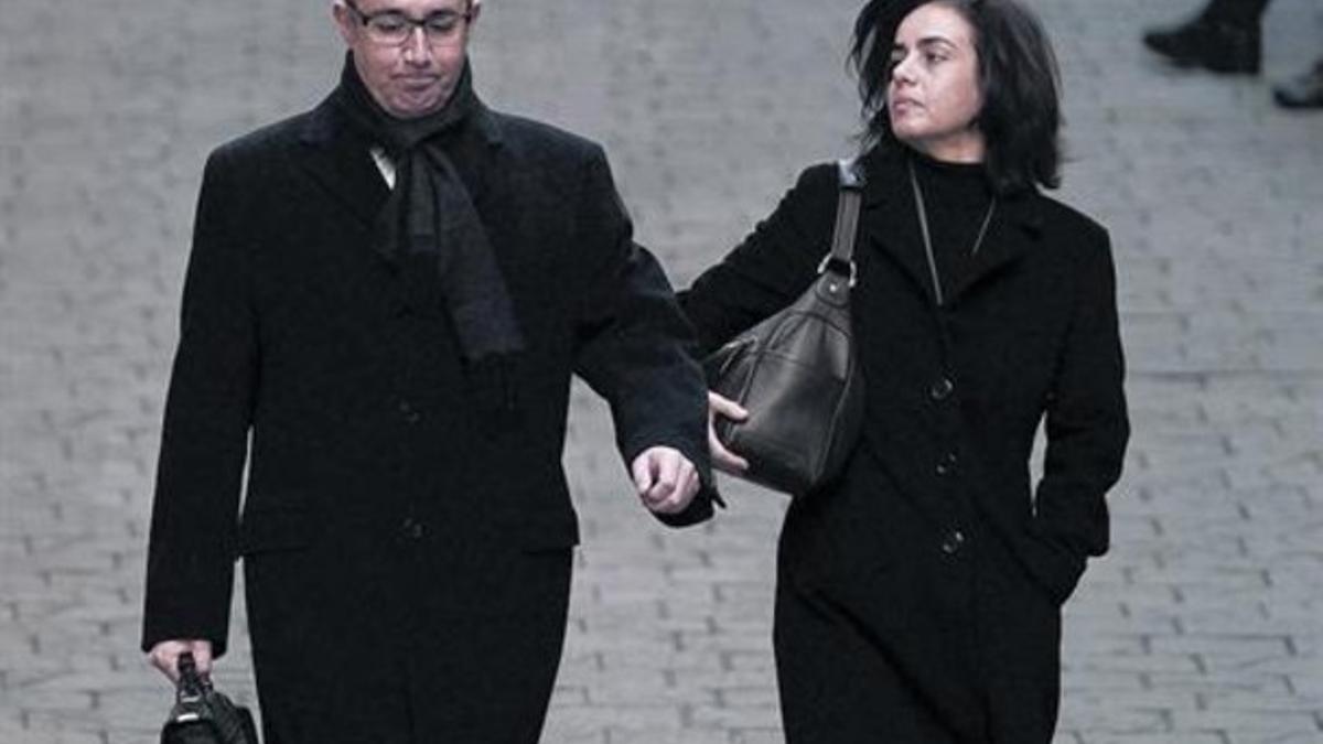 Diego Torres y su esposa, Ana María Tejeiro, se dirigen a los juzgados de Palma el pasado 16 de febrero.
