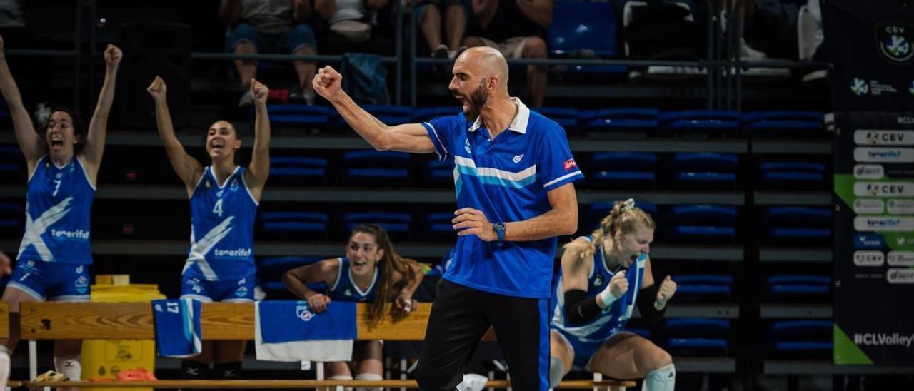 Juan Diego García celebra un punto en el encuentro contra el Brcko