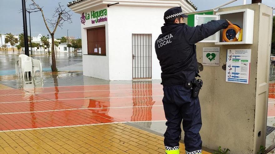 Estepona supera la veintena de espacios cardioprotegidos para atender a personas con paradas cardíacas