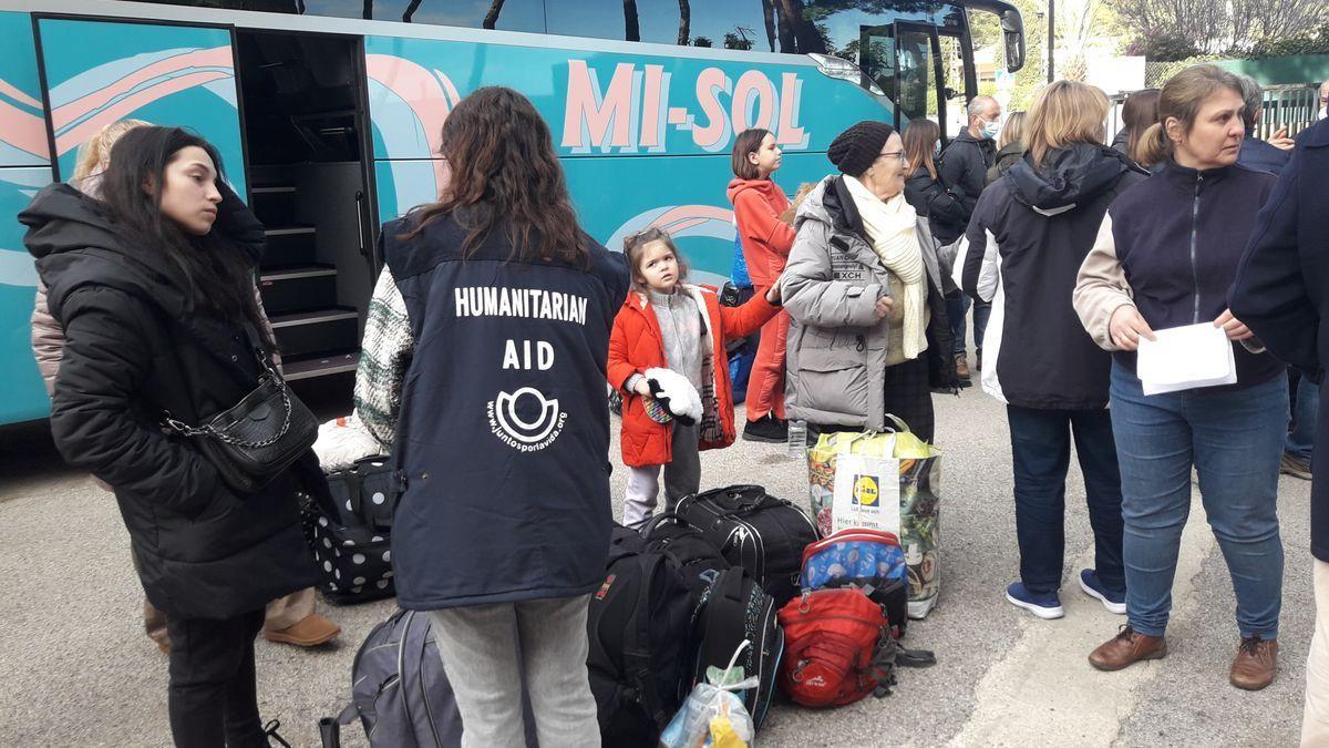 Llegada a Torrent de un autobús con personas refugiadas de Ucrania