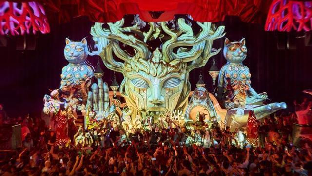 elrow en [UNVRS]. | TNL