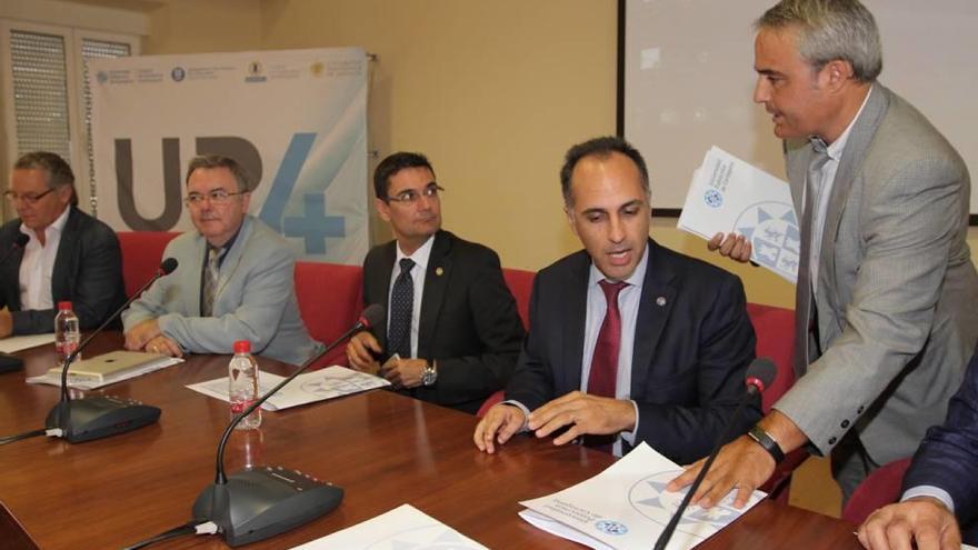 Los representantes de las cuatro universidades reunidos en el rectorado de la UPCT.