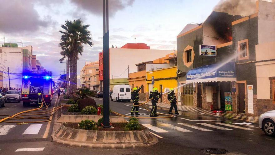 Los bomberos de Gran Canaria exigen al presidente del Cabildo que inicie la contratación de 115 efectivos