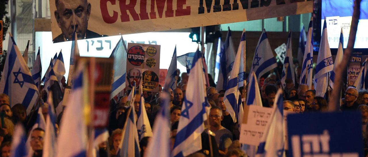 Acto de protesta contra el gobierno del primer ministro israelí Benjamín Netanyahu en Tel Aviv