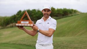 Camilo Villegas pudo celebrar un título del PGA Tour nueve años después y cumplir una promesa a su hija fallecida