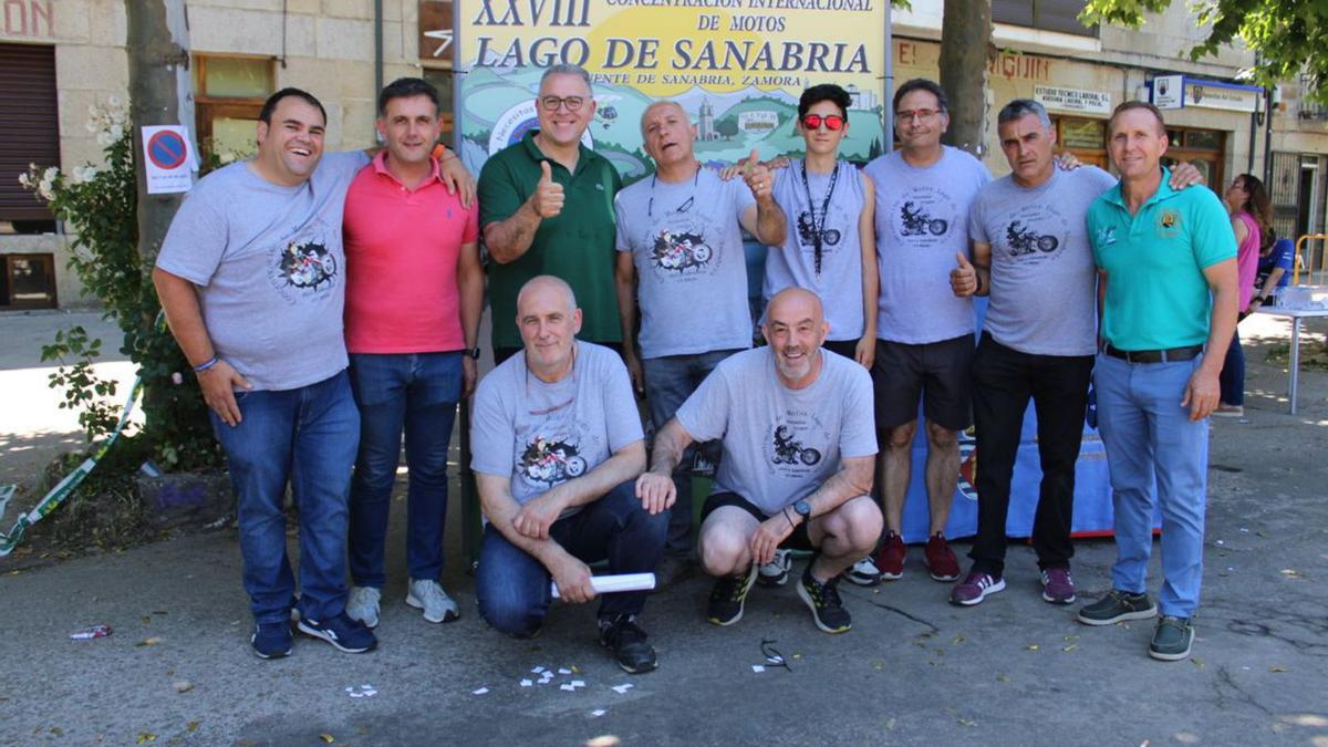 Jesús María Prada posa junto a organizadores y participantes. | A. S.