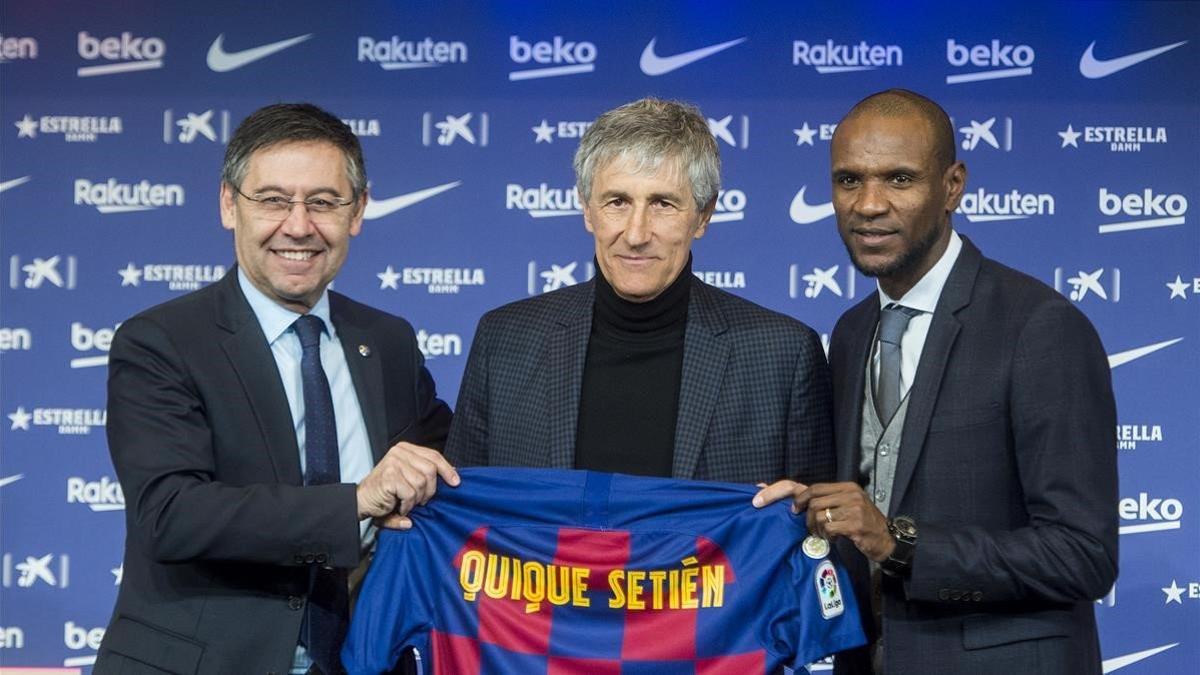 Presentación de Quique Setién como nuevo entrenador del Barça, con Josep Maria Bartomeu y Eric Abidal,