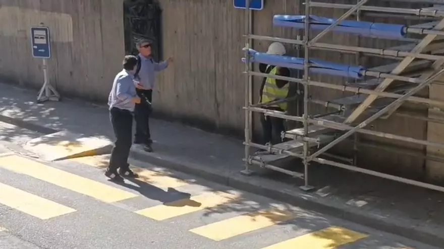 El tancament de l'escala provisional per accedir a l'estació d'autobusos de Manresa causa desconcert entre els usuaris