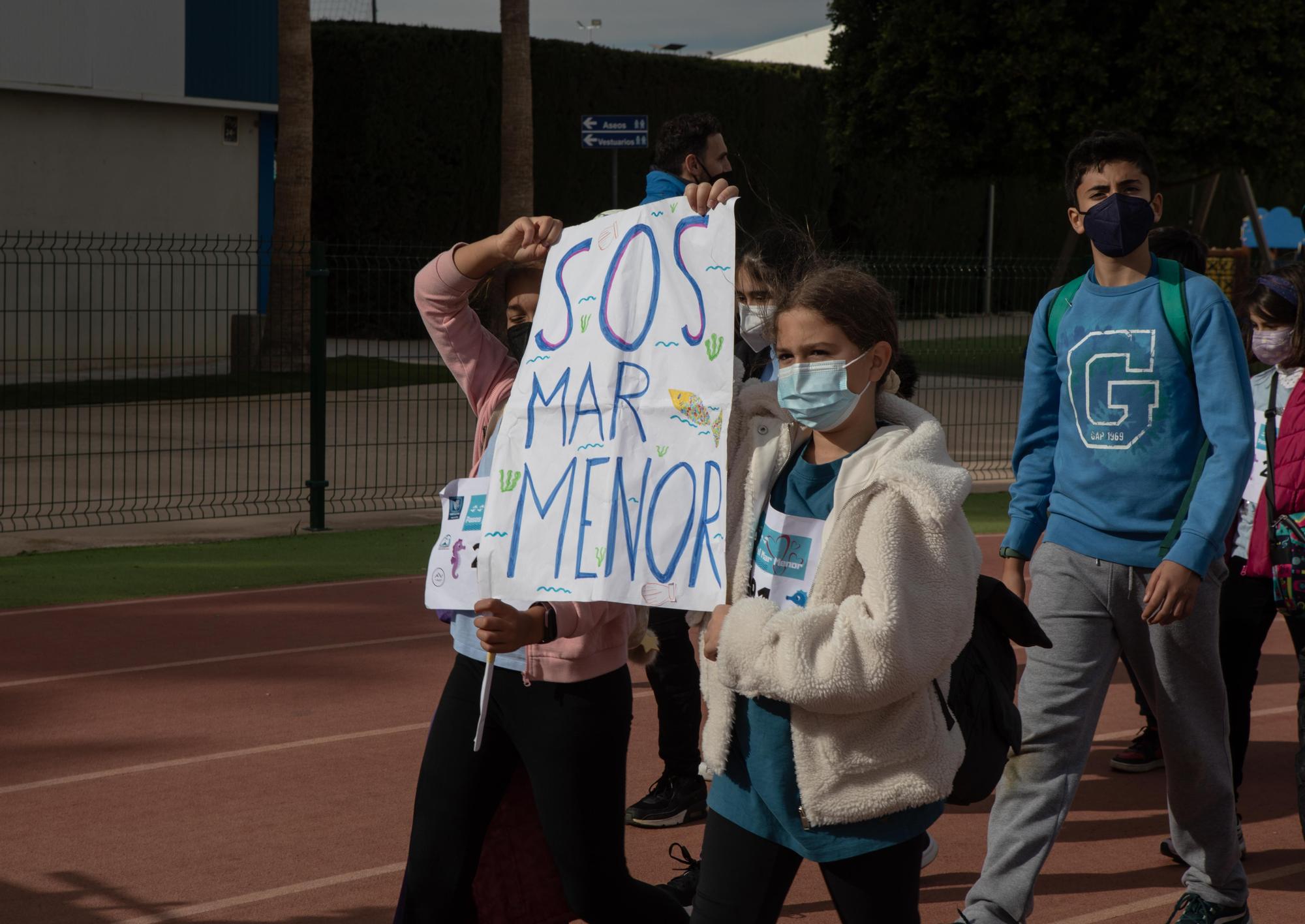 Colegios de San Javier lanzan un SOS por el Mar Menor