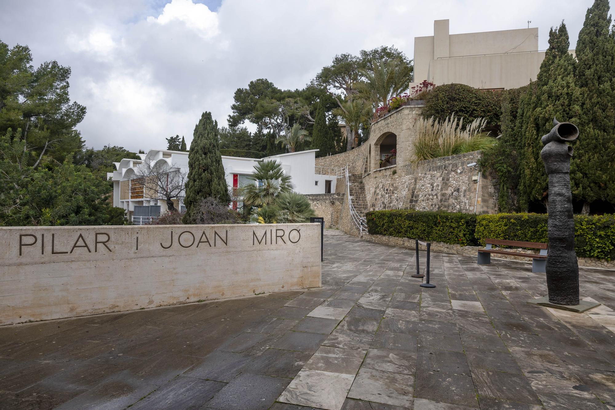 La humedad de Mallorca deteriora el amarillo de Miró