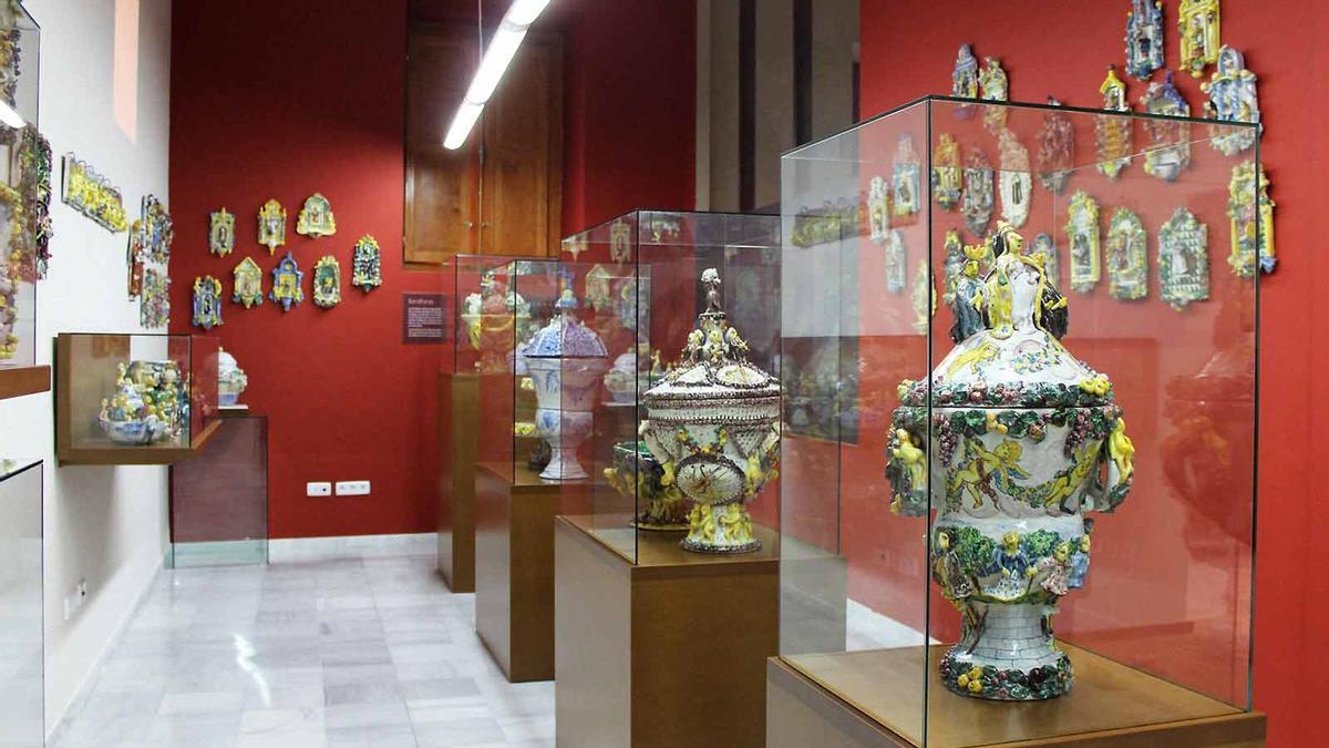 El consistori trasllada l’exposició “Elvira Aparicio” a Escoles Velles, junt al museu de Nino Bravo.
