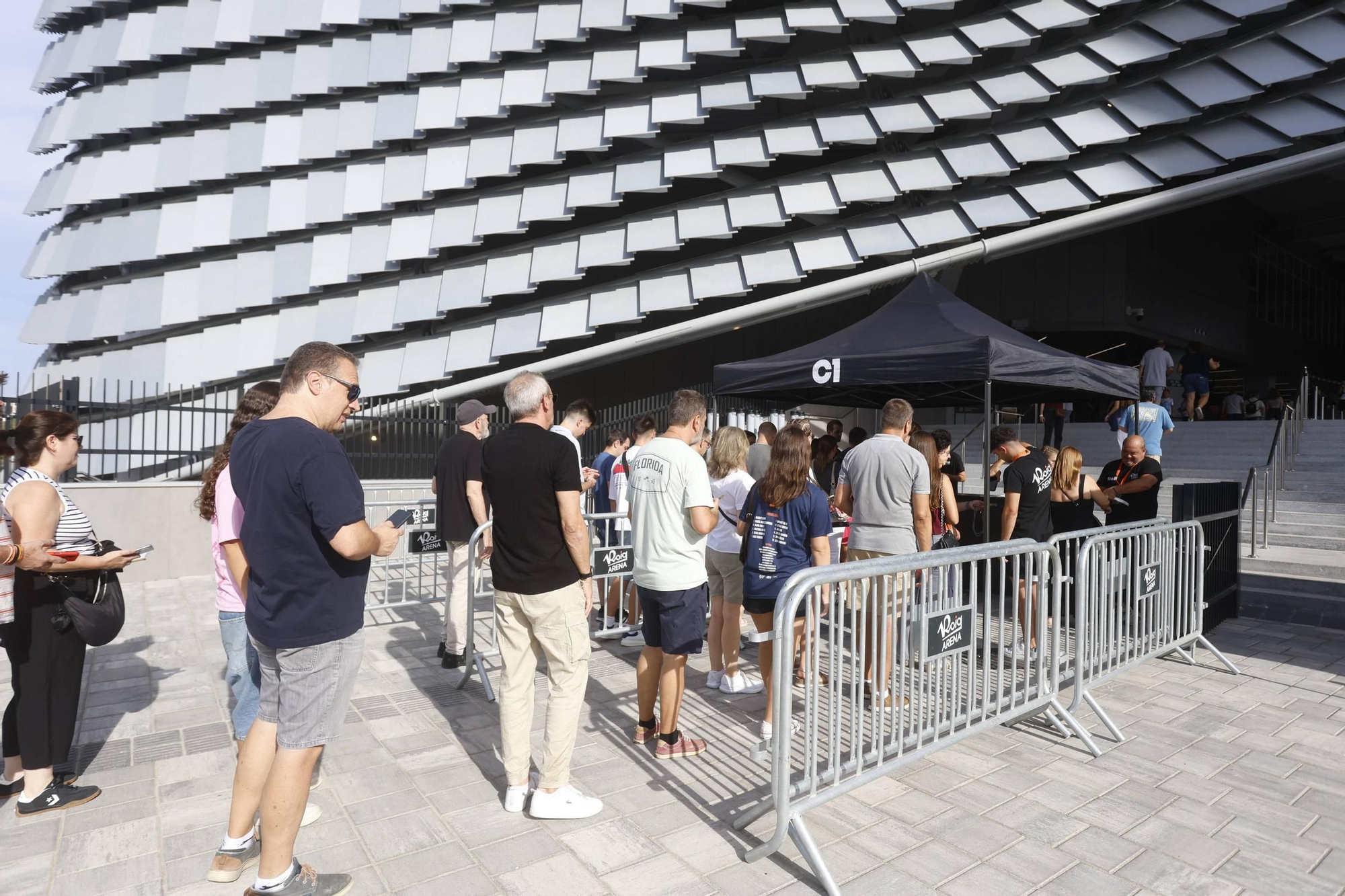 La afición del Valencia Basket visita el Roig Arena