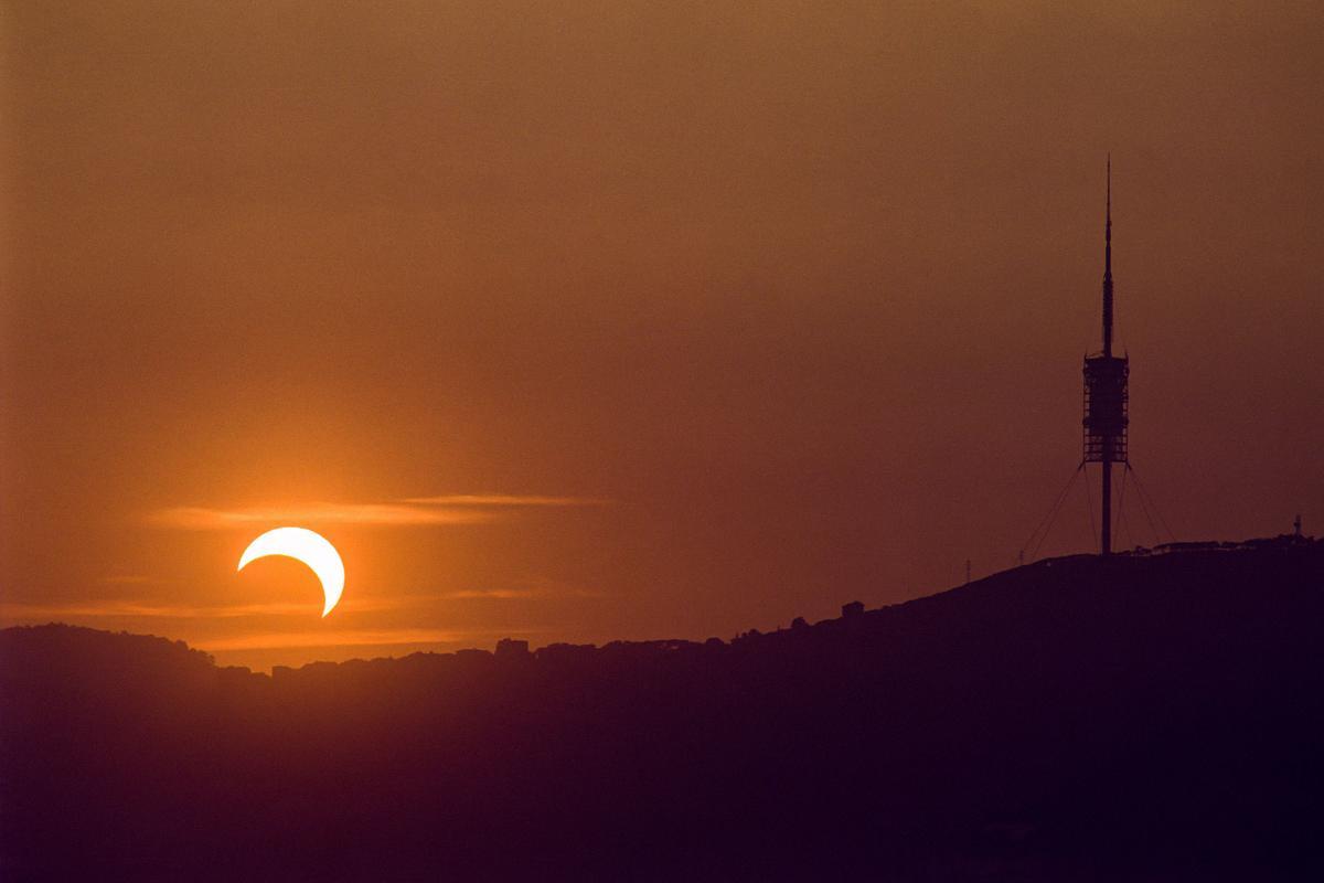 EXPOSICION SEDUIT PELS ASTRES ECLIPSE DE SOL EN BARCELONA FOTO ROBERT RAMOS