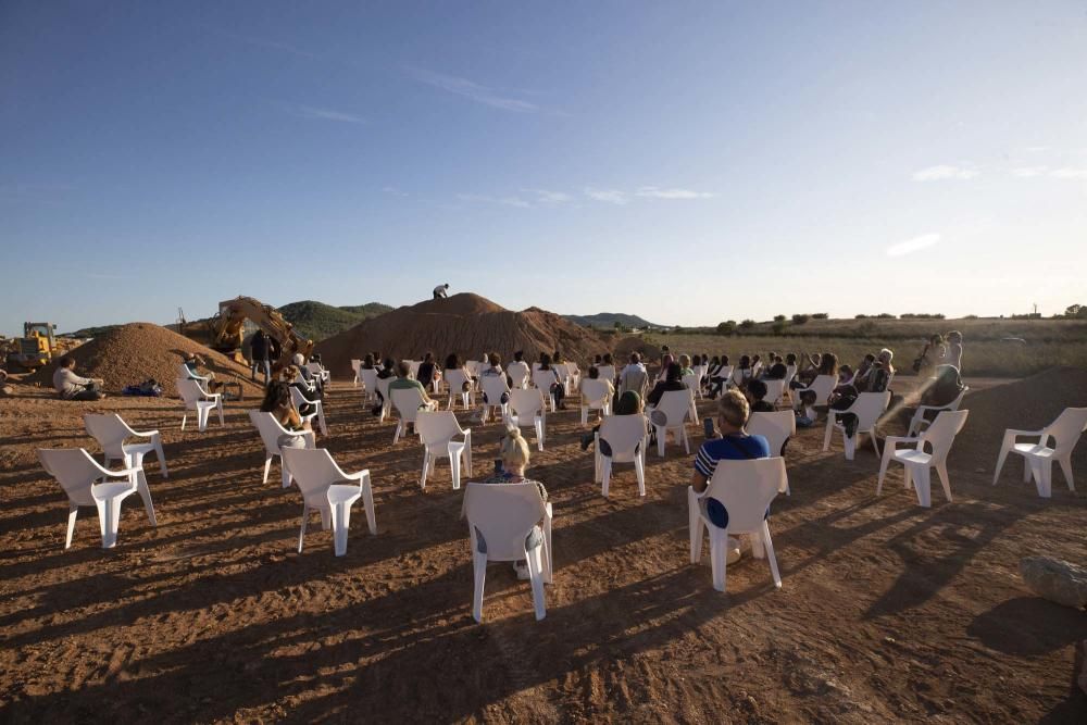 Enterramiento artístico en Sant Jordi