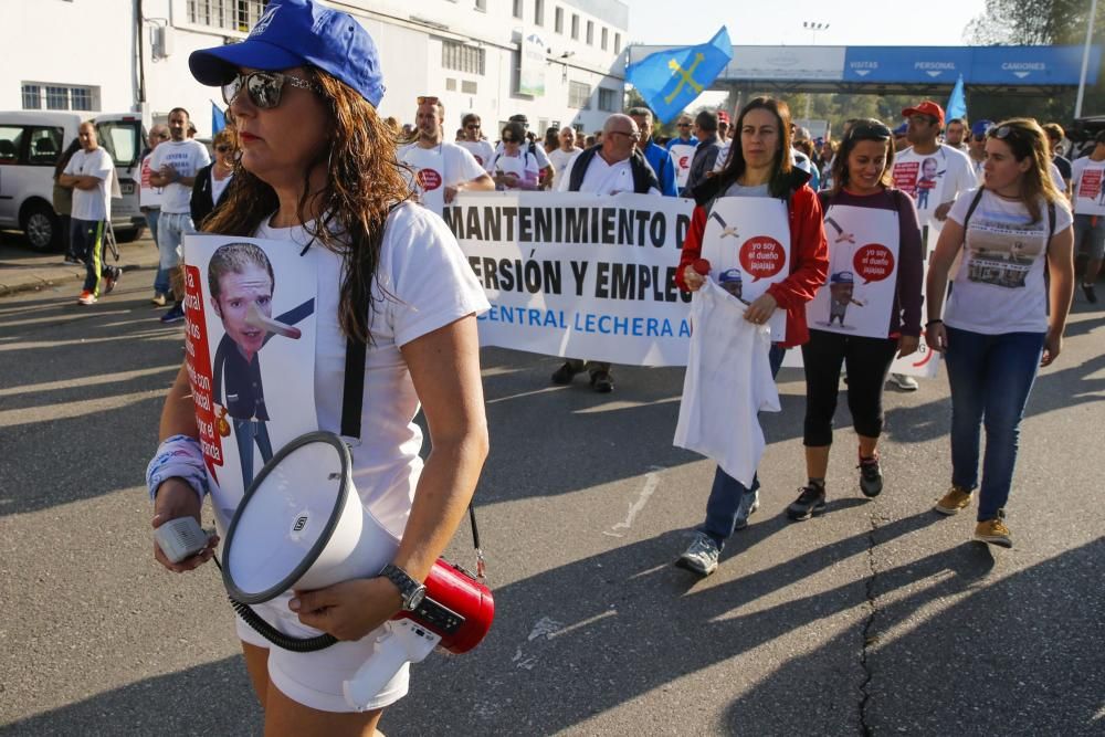 La plantilla de Capsa marcha a pie hasta Oviedo