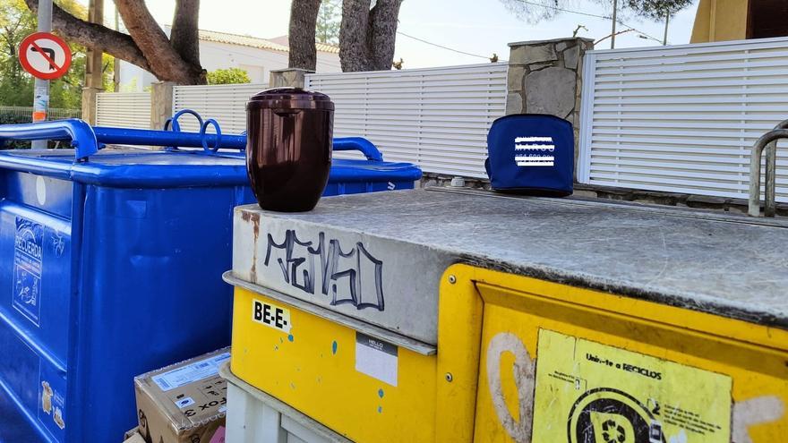 Aparece una urna cineraria en un contenedor de reciclaje de Benicàssim: &quot;Espero no acabar igual&quot;