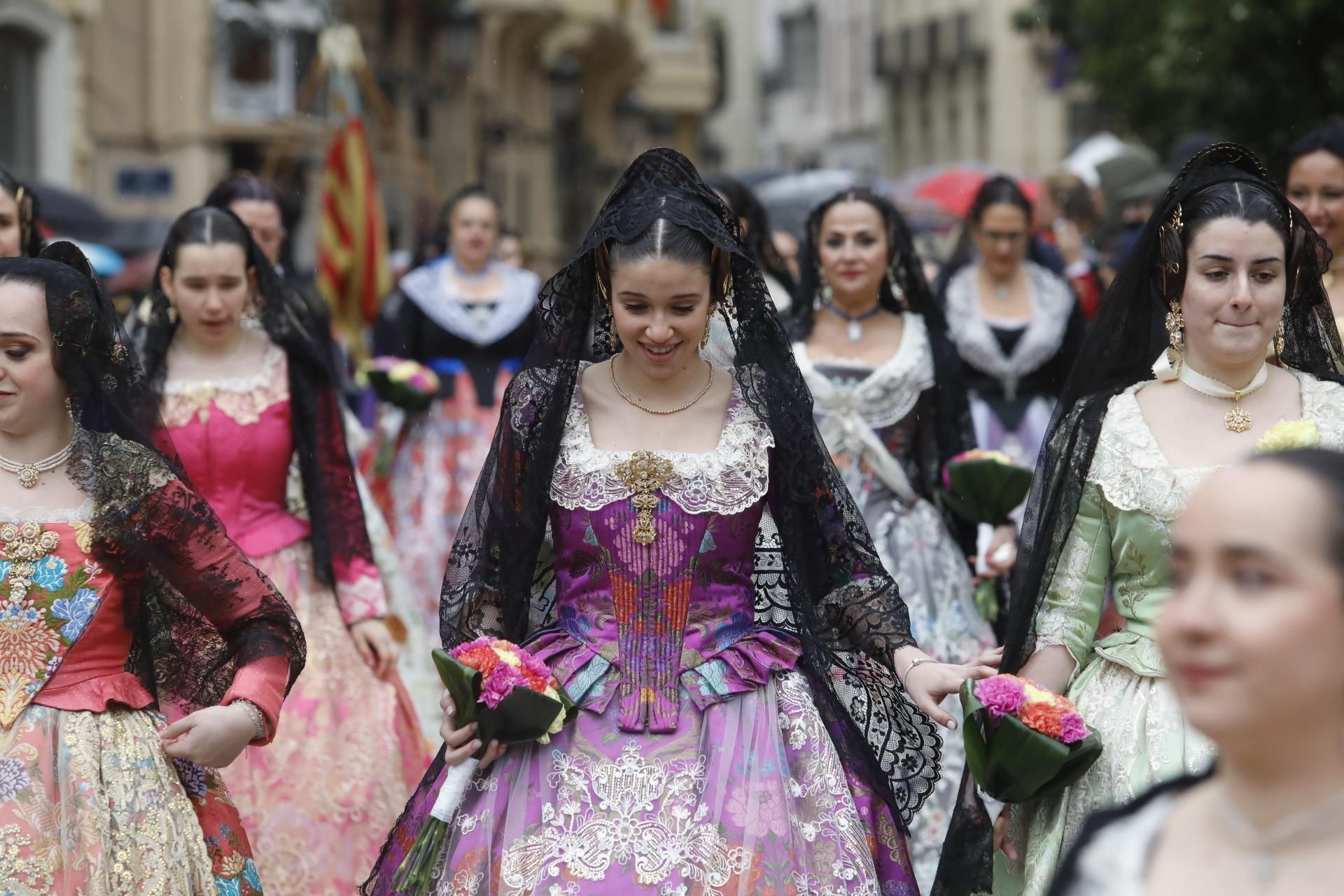 Búscate en el primer día de Ofrenda por la calle Quart (entre las 115.30 y las 17.00 horas)