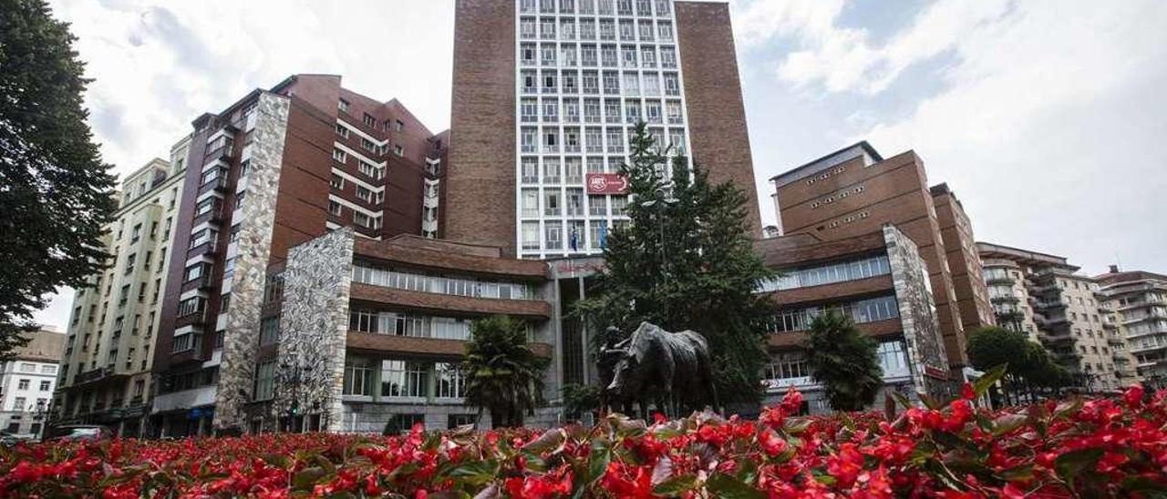 Edificio de la sede regional de UGT Asturias, en Oviedo.