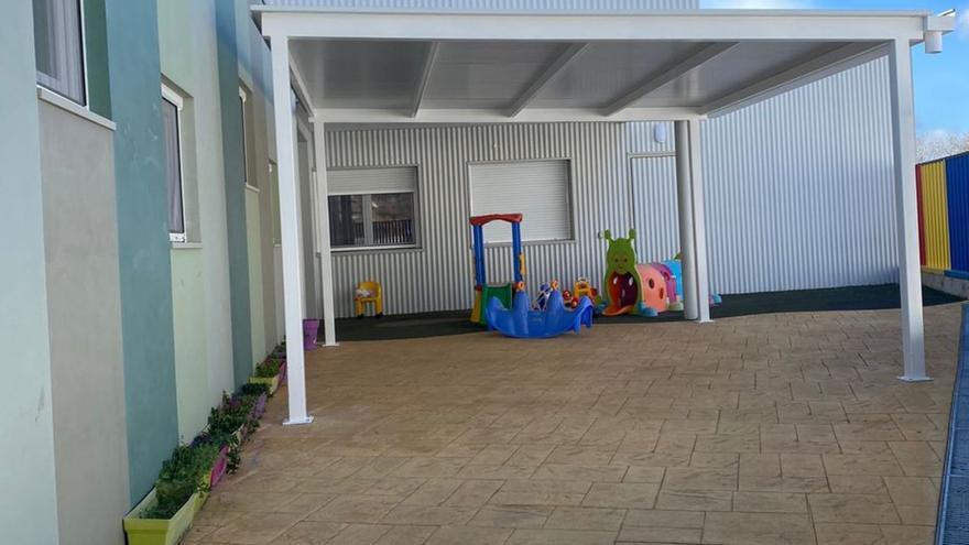 Finaliza la instalación de la cubierta en la escuela infantil