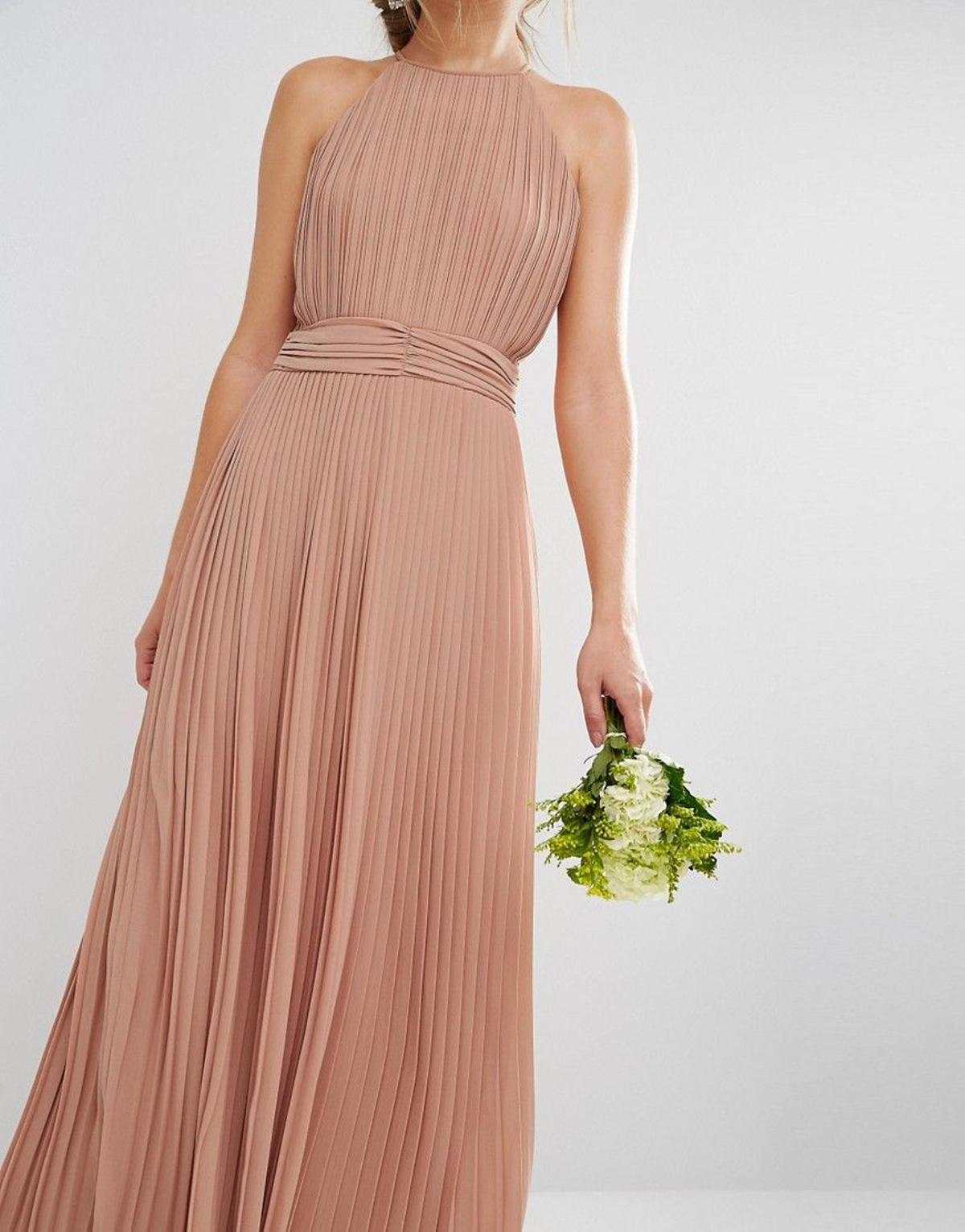 La perfecta invitada 'low cost', vestido con escote halter de Asos (67,99€)