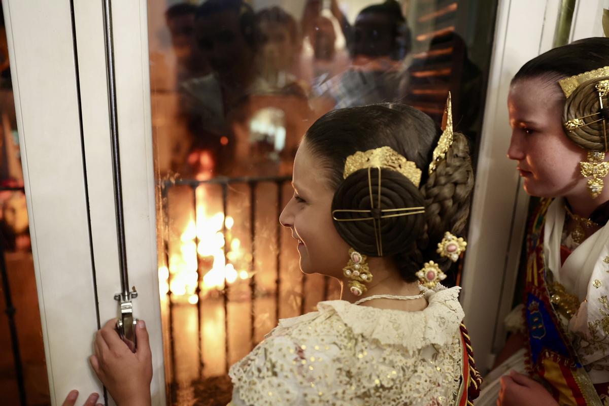 Carmen y Marta se despiden de Alicante con la ceremonia del fuego