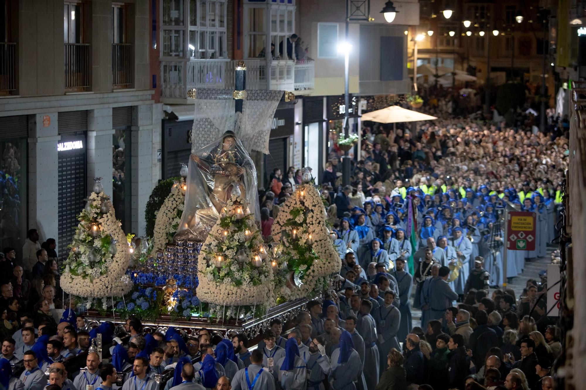 Las imágenes de la procesión de la Virgen de la Piedad el Lunes Santo en Cartagena