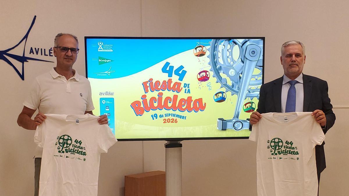 Juan Carlos Guerrero y Luis Sarciada, durante la presentación de la fiesta de la bicicleta.