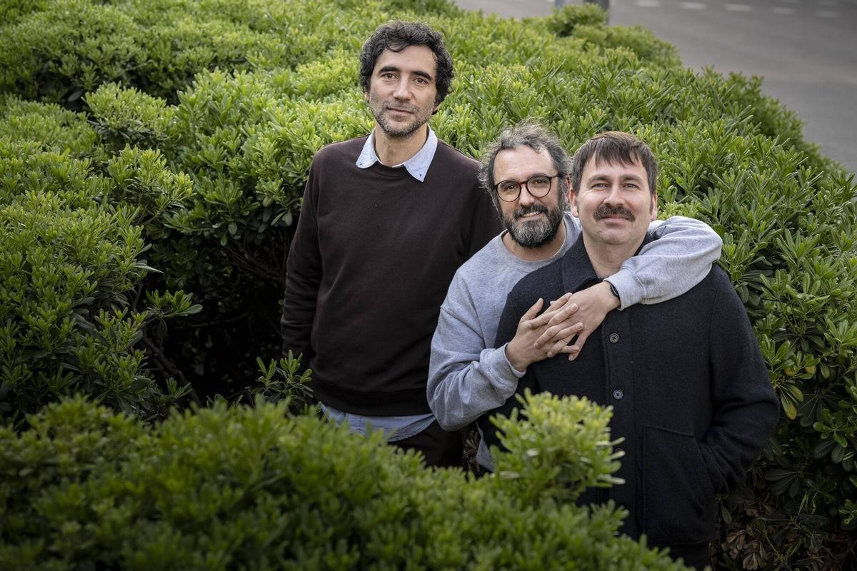 Mujeres: de izquierda a derecha, Yago Alcover, Pol Rodellar y Arnau Sanz