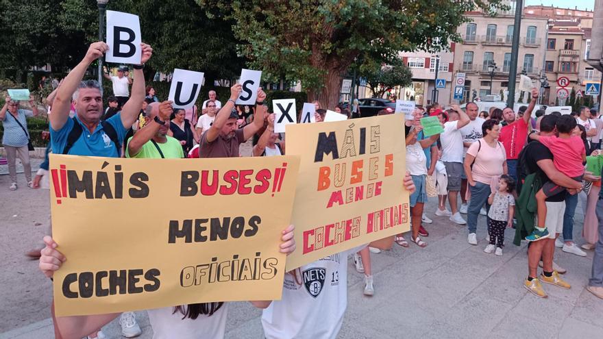 Una protesta para pedir transporte escolar en Redondela.
