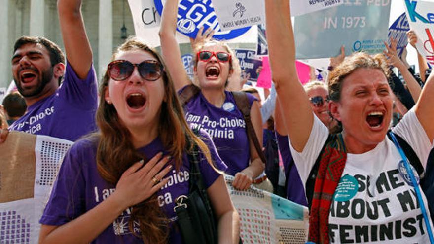 Manifestantes congregadas en Washington celebran el fallo