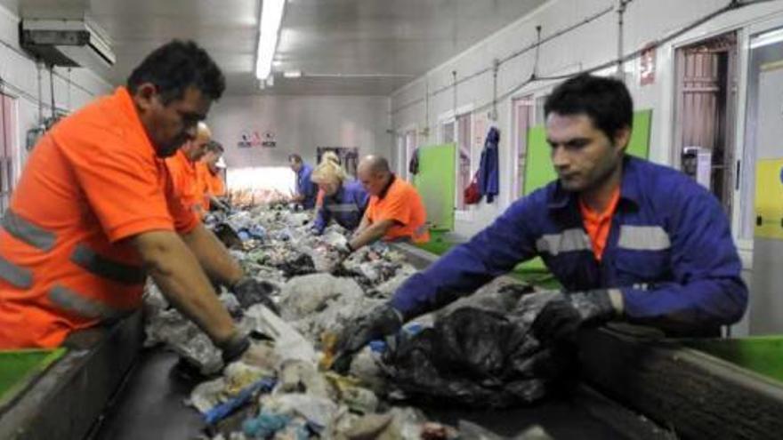 Un aspecto de la zona de la planta de Proambiente que sigue trabajando con normalidad.