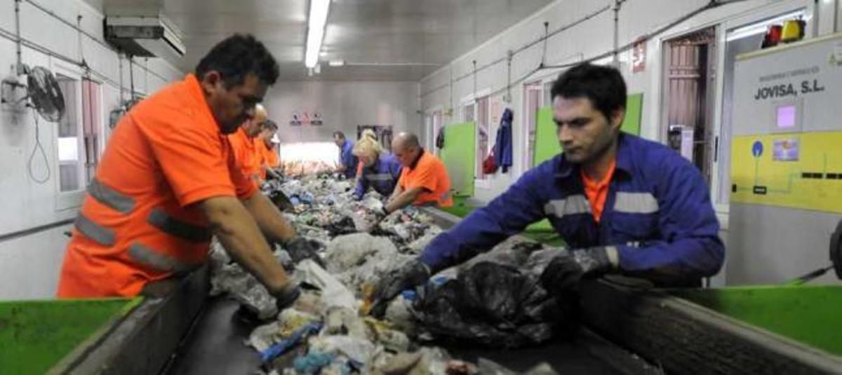 Un aspecto de la zona de la planta de Proambiente que sigue trabajando con normalidad.