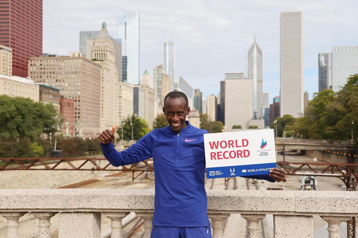 Kiptum polvoritza el rècord del món de Kipchoge de marató a Chicago