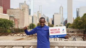 Kiptum polvoritza el rècord del món de Kipchoge de marató a Chicago