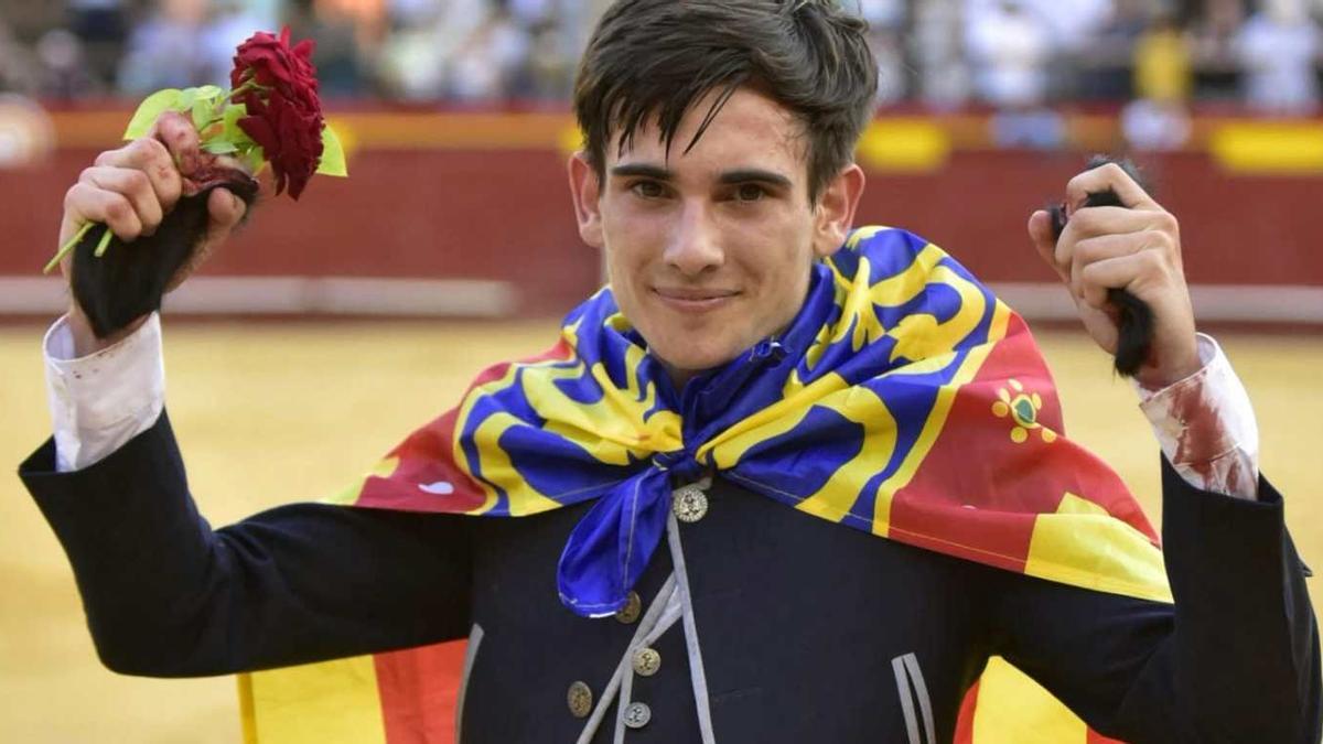 Joan Marín empezó su etapa como novillero a un alto nivel y ahora debe demostrar que atesora esas cualidades para tener un debut con caballos a la altura del respaldo que le ofrecen los aficionados de Castellón y Valencia.