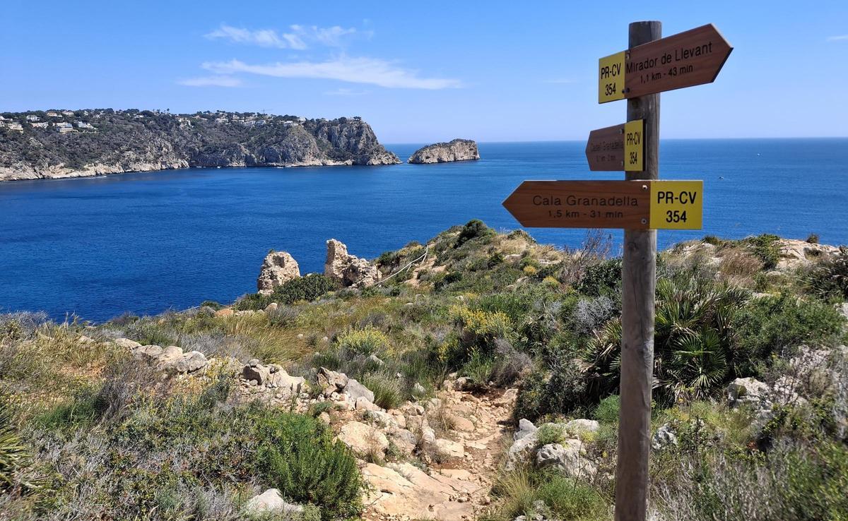 Una de las sendas por las que discurre la Granadella Trail