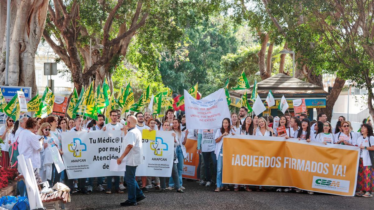 Movilización de los médicos hoy en Santa Cruz de Tenerife.