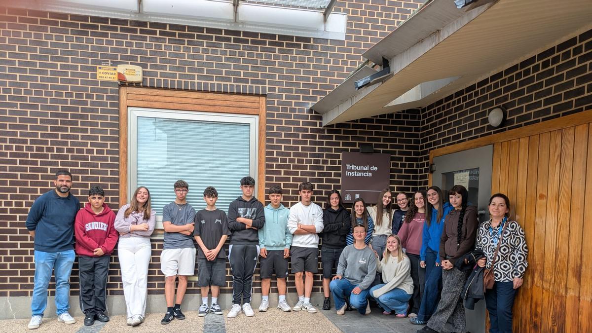Del aula al estrado: los alumnos del Colegio Salesiano de La Almunia visitan los Juzgados