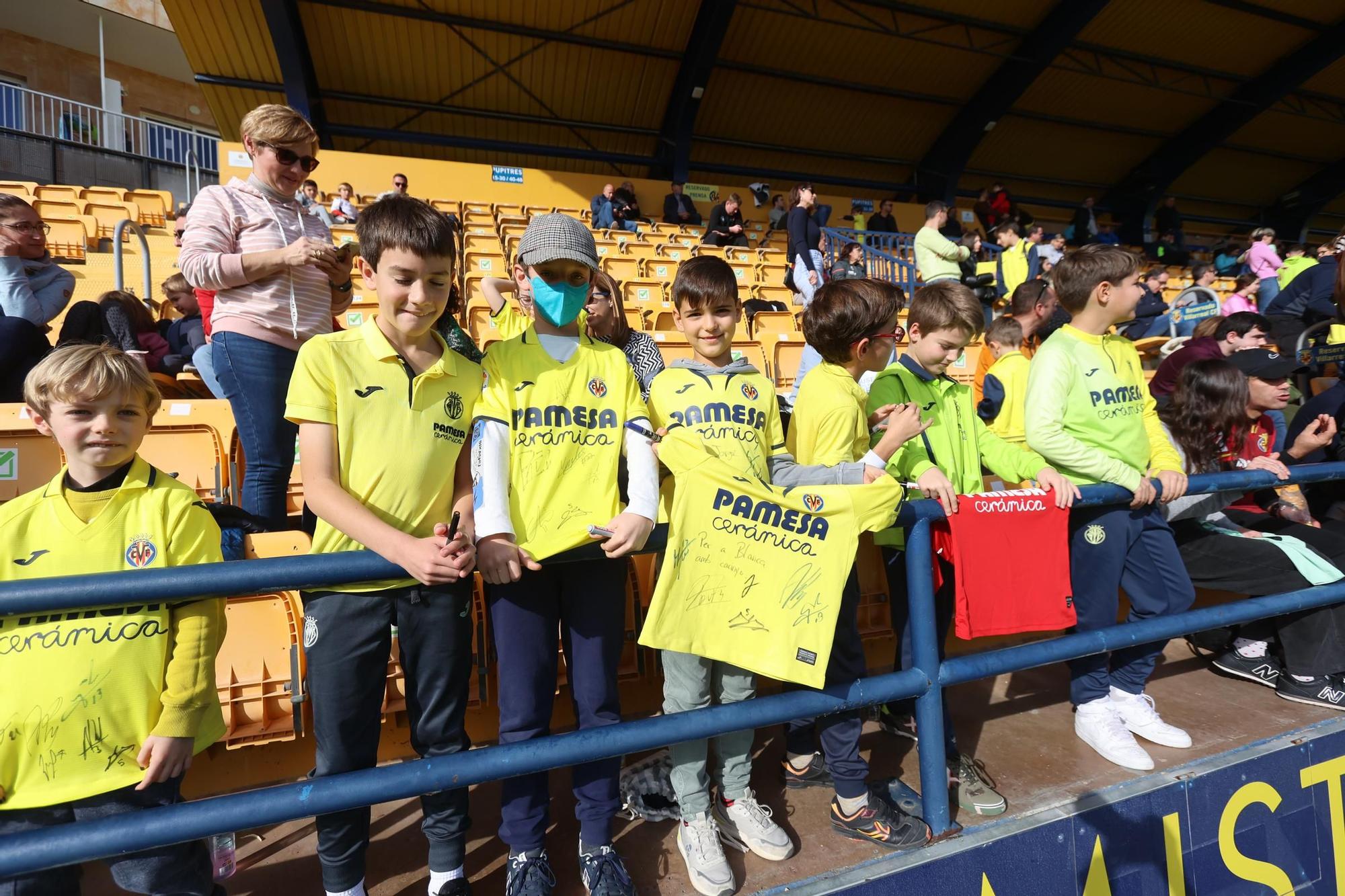 Así ha sido el entrenamiento navideño del Villarreal a puerta abiertas