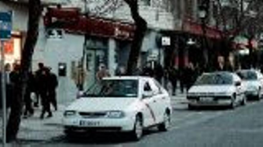 Los taxistas piden al consistorio que apoye una subida del 6% en la tarifa