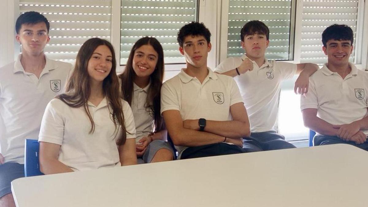 Los estudiantes que elaboraron el prototipo. |