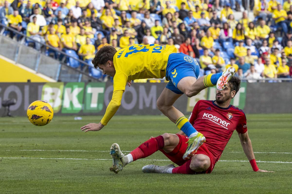 Las Palmas y Osasuna empatan 1-1 con golazos de los capitanes Las Palmas y Osasuna empatan 1-1 con golazos de los capitanes