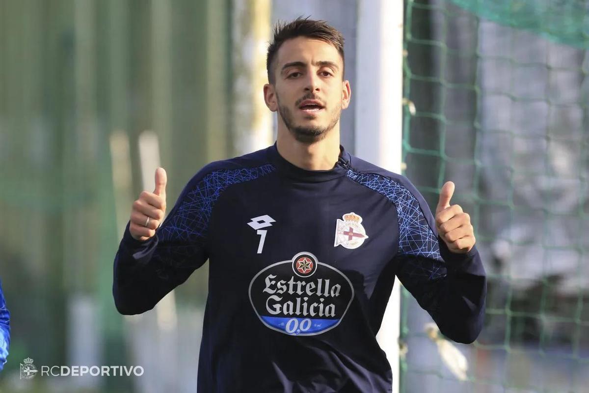 Joselu, en un entrenamiento con el RC Deportivo