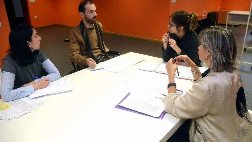 Reunión de ayer de Anabel Gulías. // R. Vázquez