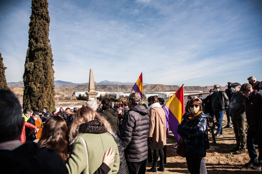 FOTOGALERÍA | Homenaje a los 26 vecinos de Angüés (Huesca) fusilados en la Guerra Civil