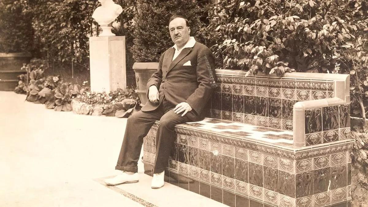 Vicente Blasco Ibáñez en el jardín de su casa en la localidad francesa de Menton, donde pasó sus últimos años.