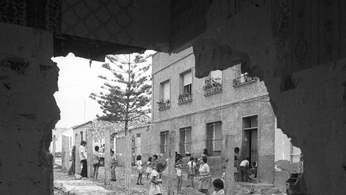 Hace 50 años en Alicante. Del 9 al 15 de marzo de 1976: Vecinos de San Agustín denuncian un barrio “anclado en la Edad Media”