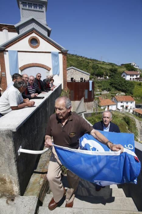 Acto de entrega de las "Banderas azules".