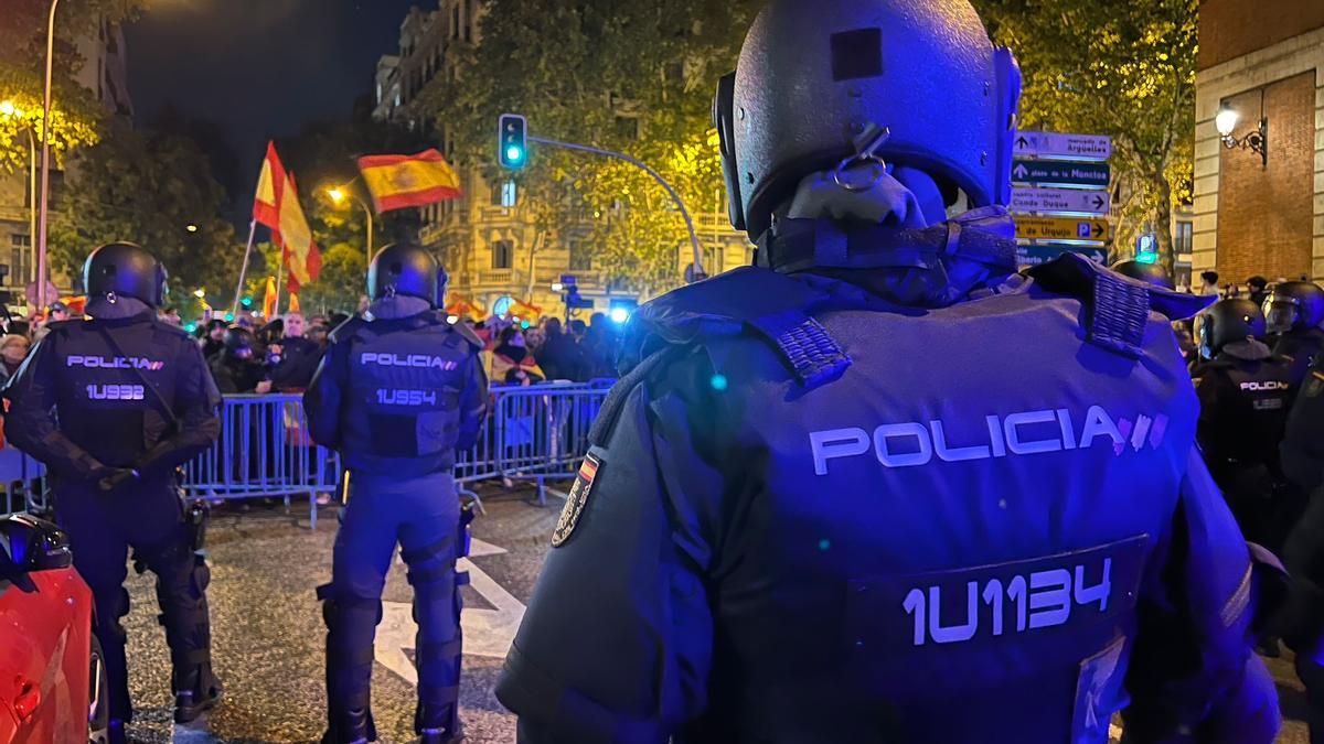 Així ha estat la segona nit d'aldarulls al voltant de la seu del PSOE a Madrid