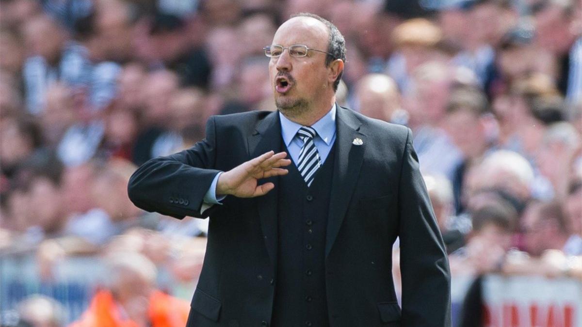 Rafa Benítez dando indicaciones en un partido durante su etapa en el Newcastle